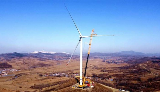 Rüzgar Enerjisi Projelerinde Vinç Kullanımı: Zorluklar ve Çözümler